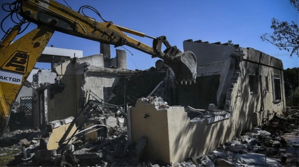 Δεκάδες κατεδαφίσεις αυθαιρέτων σε Αχαΐα, Κορινθία, Κεφαλονιά και Αιτωλοακαρνανία